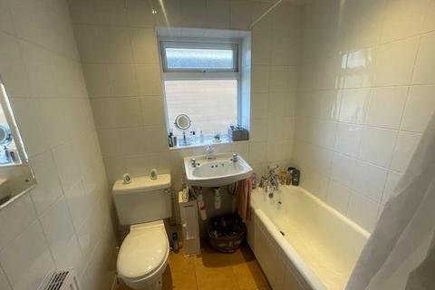 2 bedroom maisonette to rent, Mullion Close, Stopsley, Luton, LU2