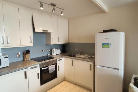 2 bedroom flat to rent, MARY ROSE COURT, SOUTH PARADE, PO5 2JD