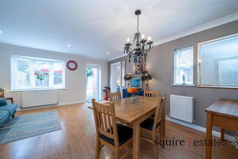 3 bedroom semi-detached house for sale, Little Orchard, Hemel Hempstead