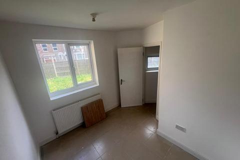 2 bedroom flat to rent, Chiswick Road, Edmonton