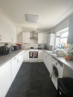 3 bedroom terraced house to rent, Fuller Road, Dagenham RM8