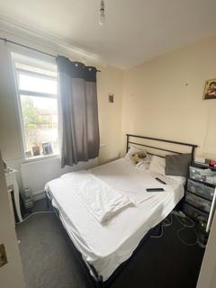 3 bedroom terraced house to rent, Fuller Road, Dagenham RM8