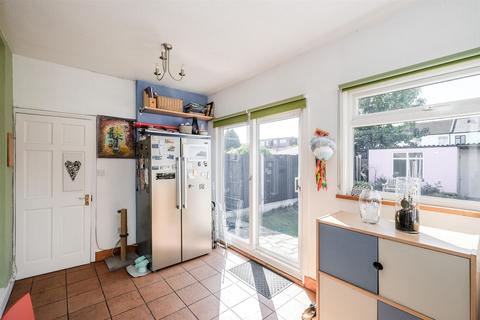 10 Marmion Close, London, E4 8EW