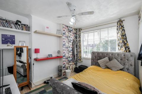 10 Marmion Close, London, E4 8EW