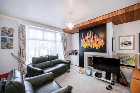 10 Marmion Close, London, E4 8EW