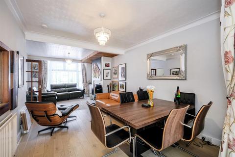 10 Marmion Close, London, E4 8EW