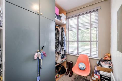 10 Marmion Close, London, E4 8EW