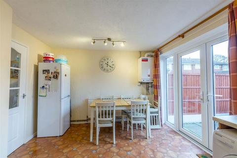 3 bedroom terraced house to rent, Broad Oak Drive, Stapleford. NG9 7AX