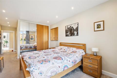 2 bedroom apartment for sale, Clove Hitch Quay, London, SW11