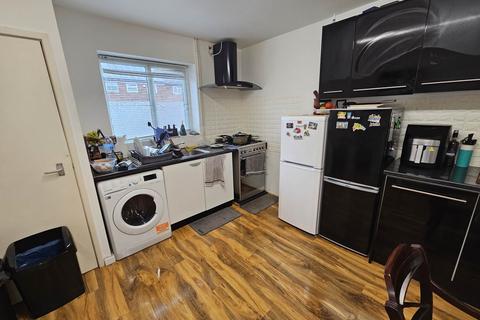 3 bedroom terraced house for sale, Slaithwaite Avenue, Dewsbury