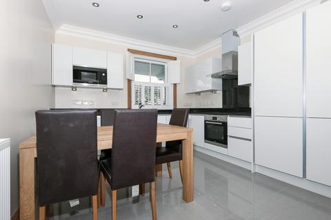 2 bedroom flat to rent, Talbot Place London SE3