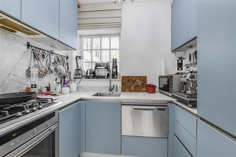 2 bedroom flat for sale, London SW7