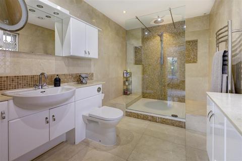 19 West Heath Avenue, London, NW11 7QP