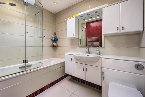 19 West Heath Avenue, London, NW11 7QP