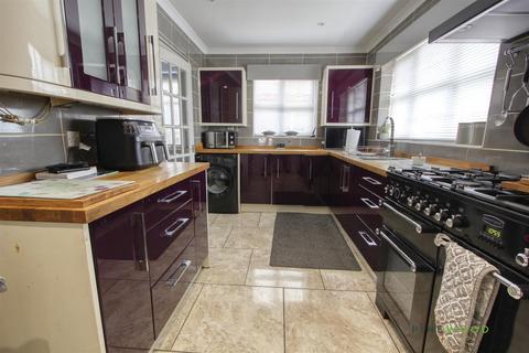 4 bedroom detached house for sale, Markland View, Worksop S80