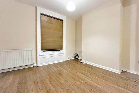 2 bedroom maisonette to rent, Peacock Street Gravesend DA12