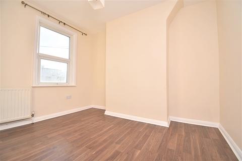 2 bedroom maisonette to rent, Peacock Street Gravesend DA12