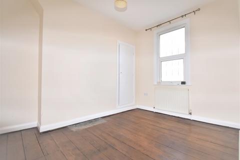 2 bedroom maisonette to rent, Peacock Street Gravesend DA12