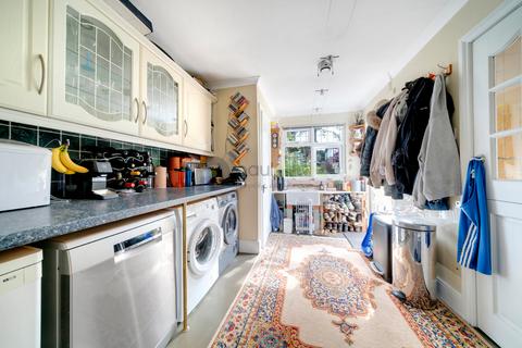 25 Ridgemount Avenue, Coulsdon, CR5 3AR