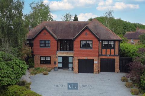 4 bedroom detached house for sale, Treetops View, Loughton IG10