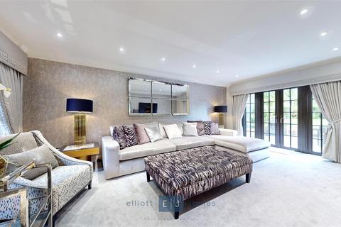 4 bedroom detached house for sale, Treetops View, Loughton IG10