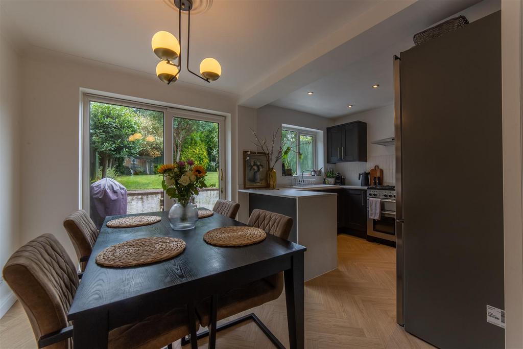 12 Paddock Close-14.jpg