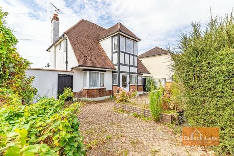 4 bedroom detached house for sale, Cranleigh Road, Southbourne