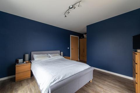 24 Dulcie Close, Greenhithe, DA9 9UL