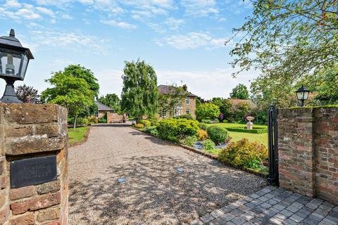 4 bedroom detached house for sale, Horseman Side, Brentwood, Essex