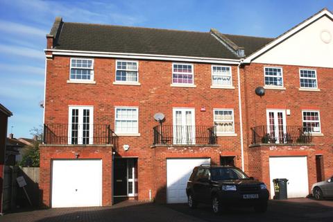 4 bedroom house to rent, Blunden Drive, Langley, Berkshire, SL3