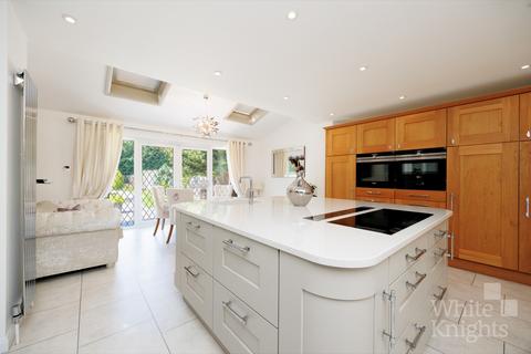 4 bedroom detached house for sale, Kingsford Close, Reading RG5