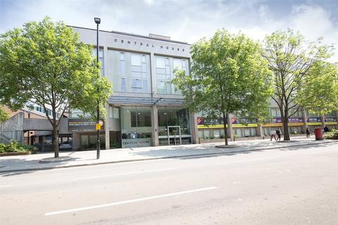 Studio for sale, Central House, Hounslow TW3