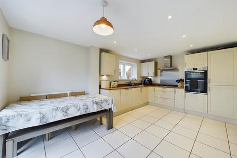 5 bedroom detached house for sale, Shearwater Road,Apsley