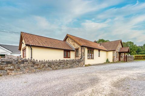 5 bedroom detached house for sale, Views over Cleeve's countryside with annex