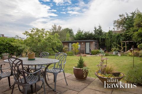 3 Englefield, Royal Wootton Bassett, Swindon, SN4 8BZ