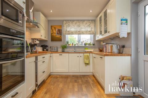 3 Englefield, Royal Wootton Bassett, Swindon, SN4 8BZ