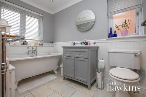 3 Englefield, Royal Wootton Bassett, Swindon, SN4 8BZ
