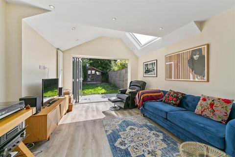 2 bedroom terraced house for sale, York Road, Teddington