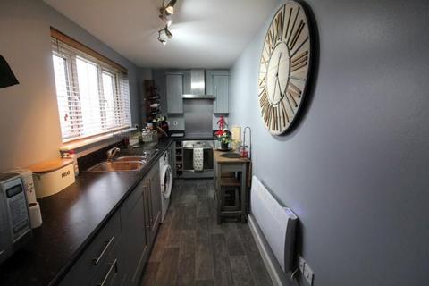 2 bedroom flat to rent, Broadlands View, Pudsey