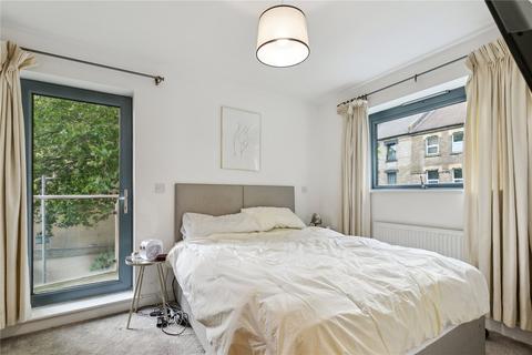 1 bedroom apartment for sale, Challis House, St. James Grove, London, SW11