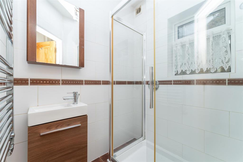 44 St Dunstans shower.jpg