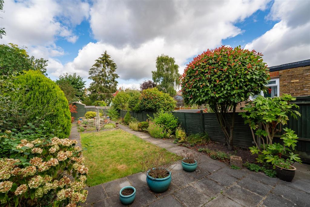 44 St Dunstans Gard 2.jpg