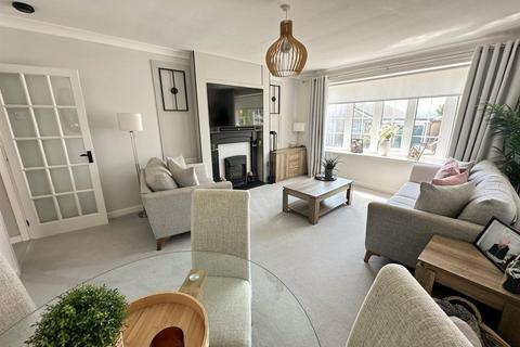 22 Aire Valley Drive, Bradley, Keighley, BD20 9EY