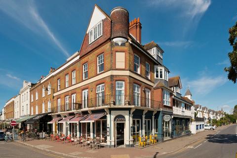 1 bedroom apartment for sale, Sovereign House, 1 Bridge Road, East Molesey, Surrey, KT8