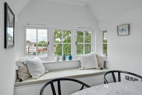 1 bedroom apartment for sale, Sovereign House, 1 Bridge Road, East Molesey, Surrey, KT8