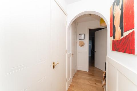 7 Billets Hart Close, London, W7 2PY