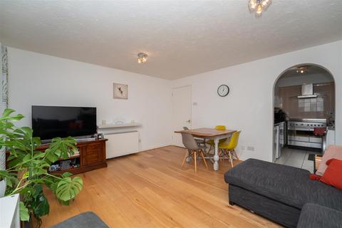 7 Billets Hart Close, London, W7 2PY