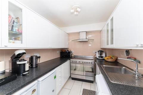 7 Billets Hart Close, London, W7 2PY