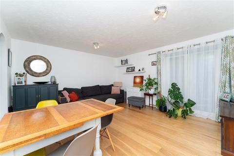7 Billets Hart Close, London, W7 2PY