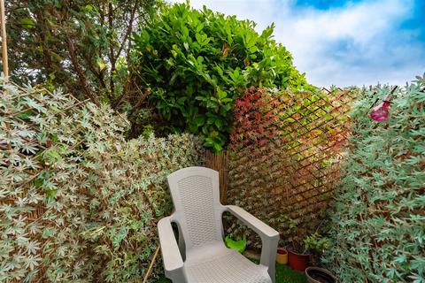 7 Billets Hart Close, London, W7 2PY